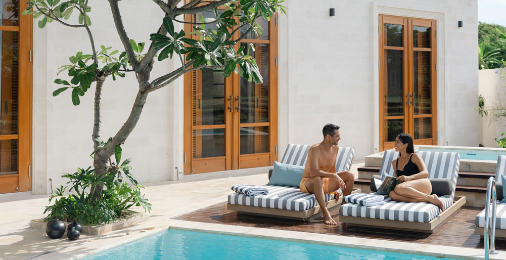 Villa Dhanika - Relaxing pool loungers